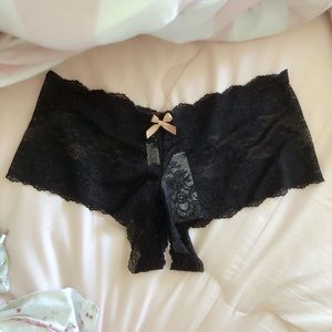 Hanky Panky black lace crotchless boyshort panties